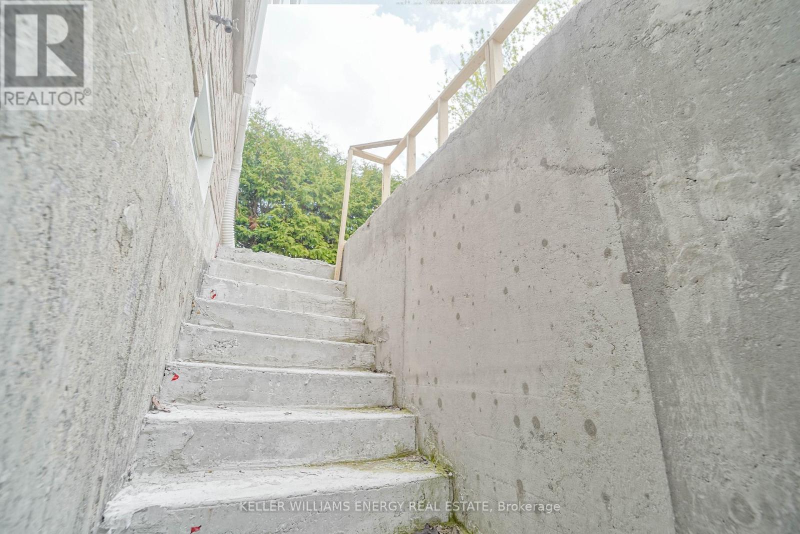 51 DIVINE DRIVE - 33