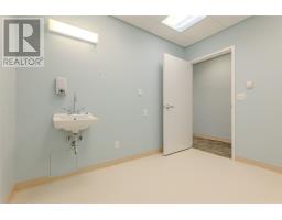 40 Airport Heights Drive thumbnail 15