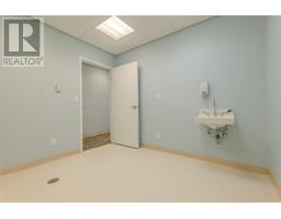 40 Airport Heights Drive thumbnail 17