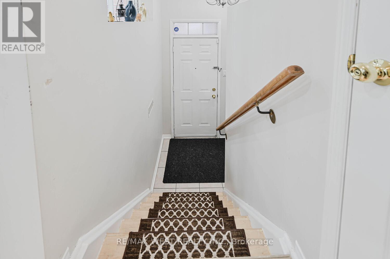 #48 120 RAILROAD STREET - 6