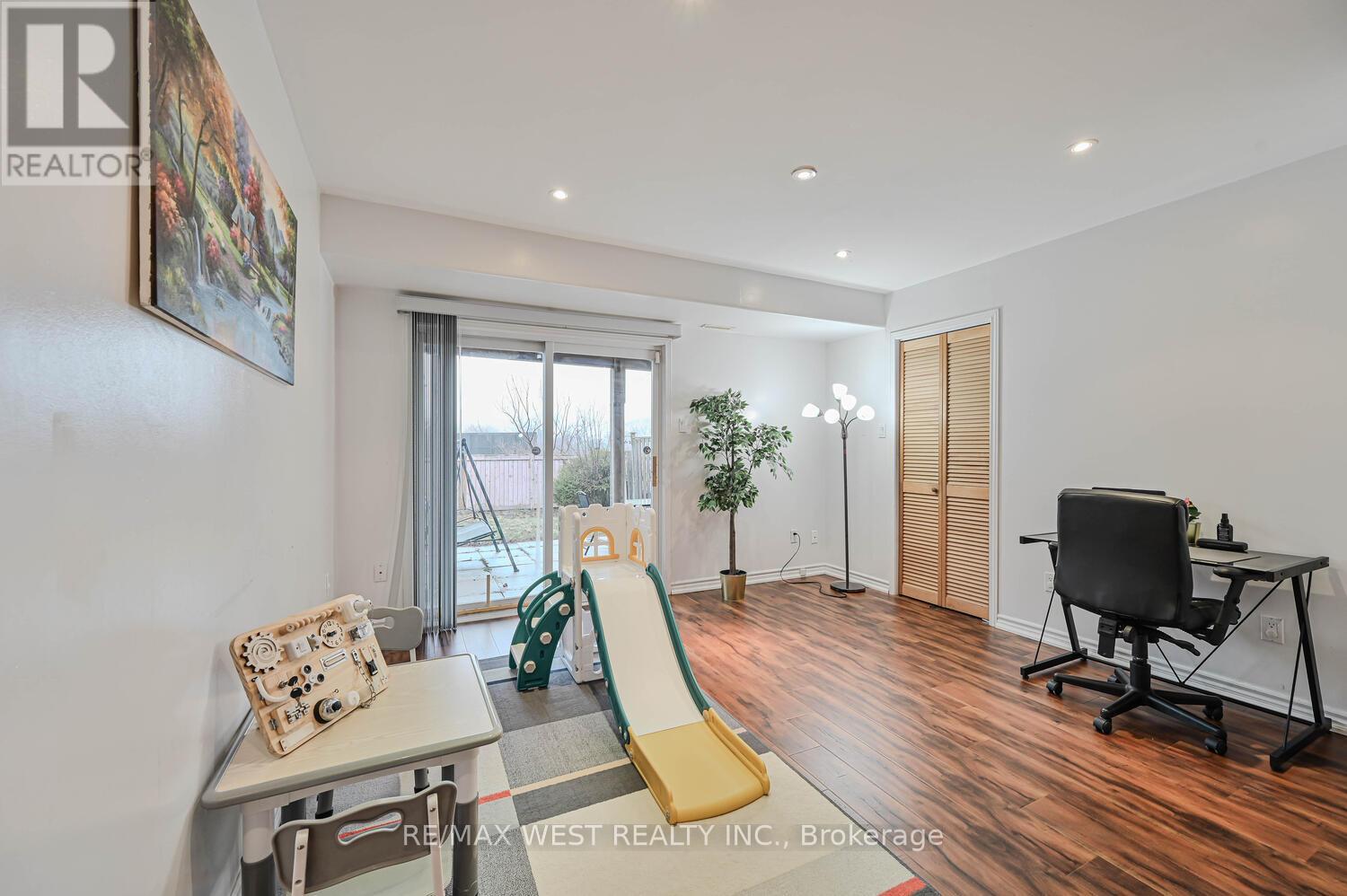 #48 120 RAILROAD STREET - 43