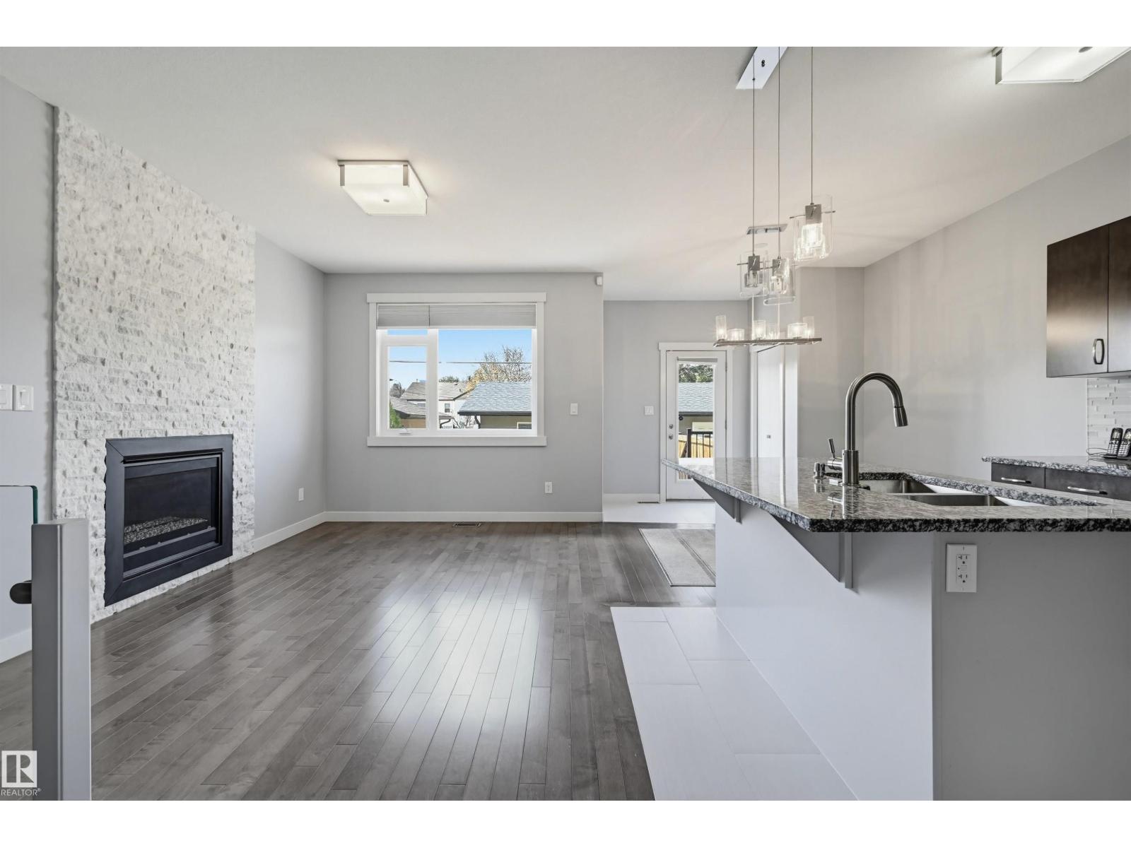 8834 91 ST NW - 10