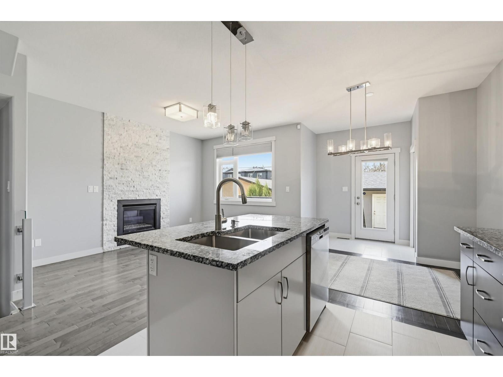 8834 91 ST NW - 16