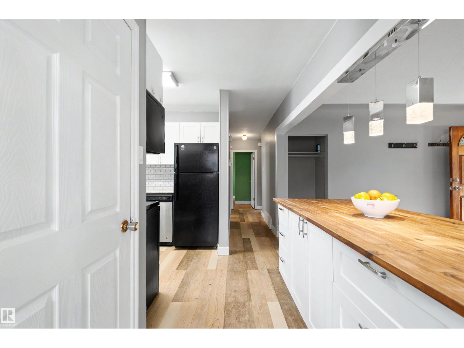 12423 135 ST NW - 9