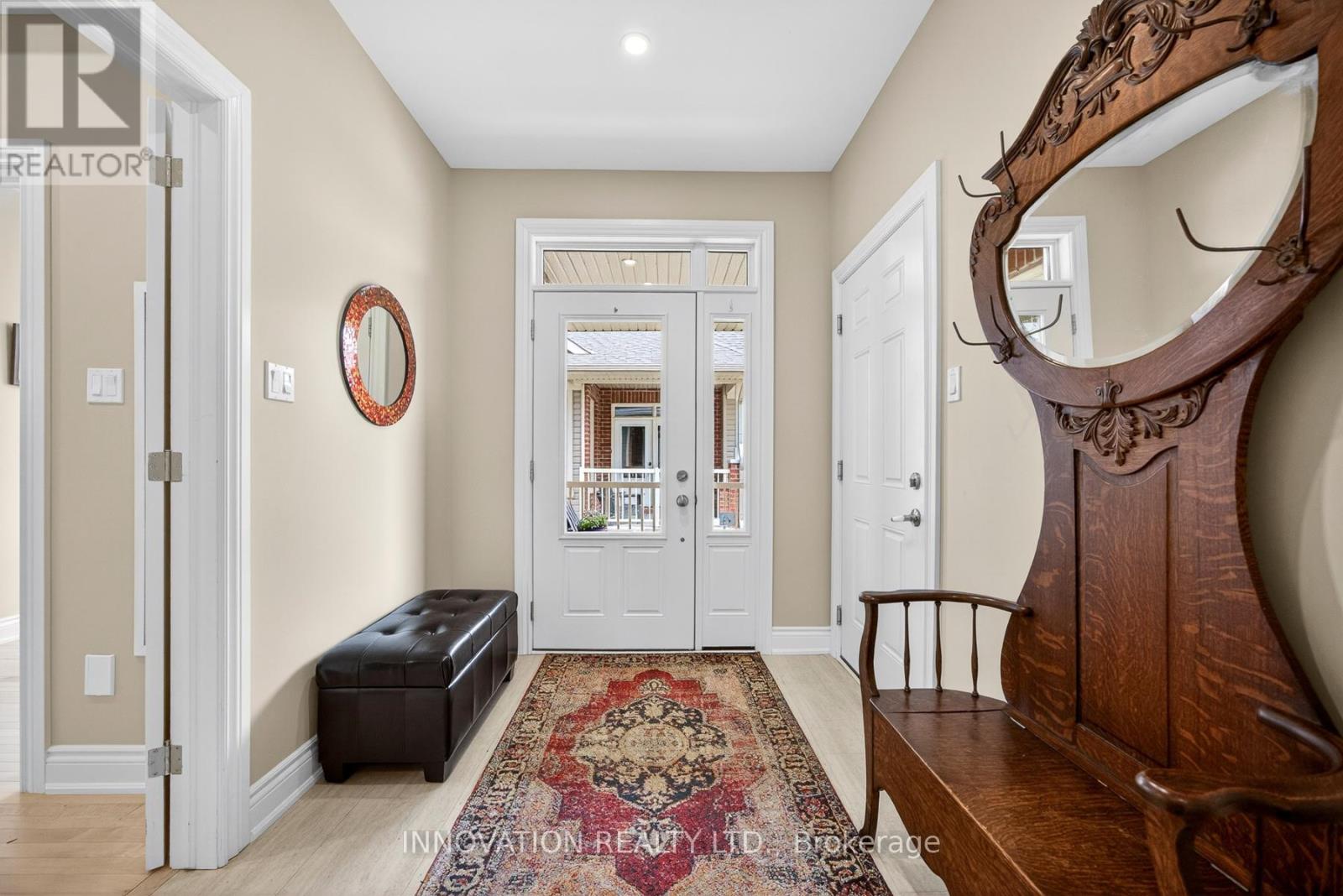 Spacious, tiled foyer