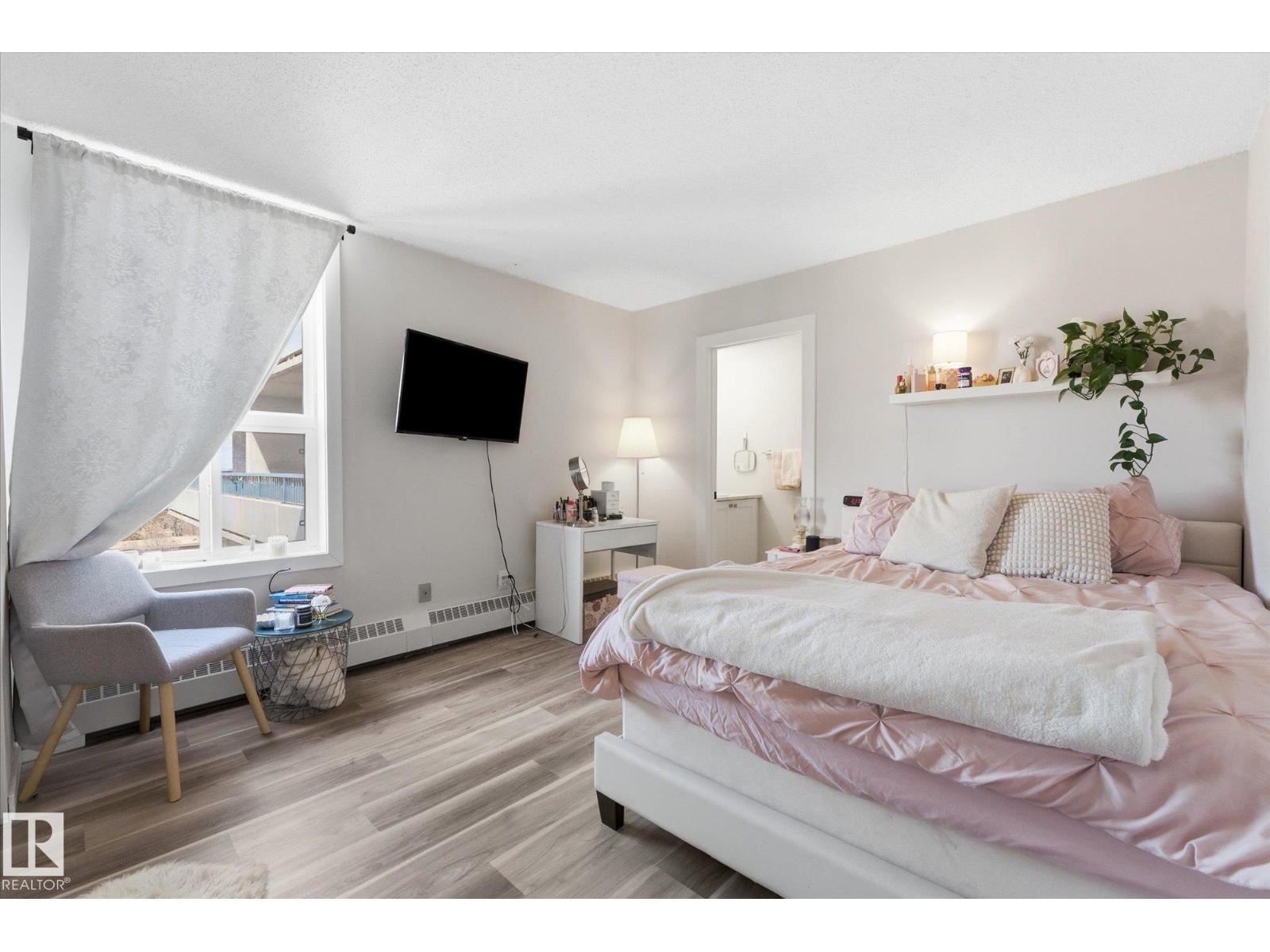 #905 10175 114 ST NW - 15