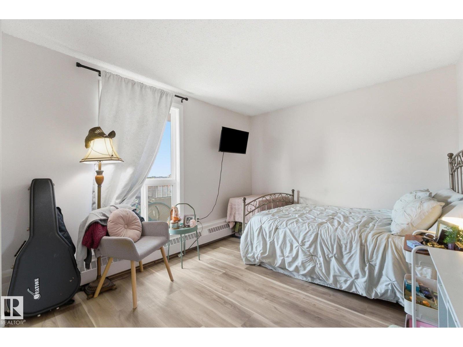 #905 10175 114 ST NW - 18