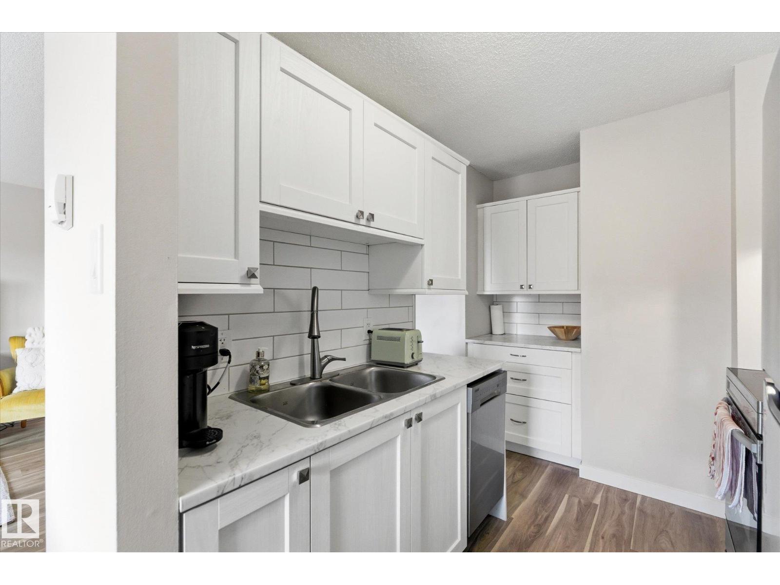 #905 10175 114 ST NW - 8