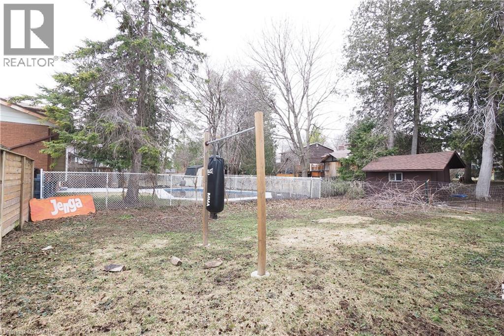 163 PINEGROVE Crescent, Waterloo, Ontario, N2L4T9 — Photo 4