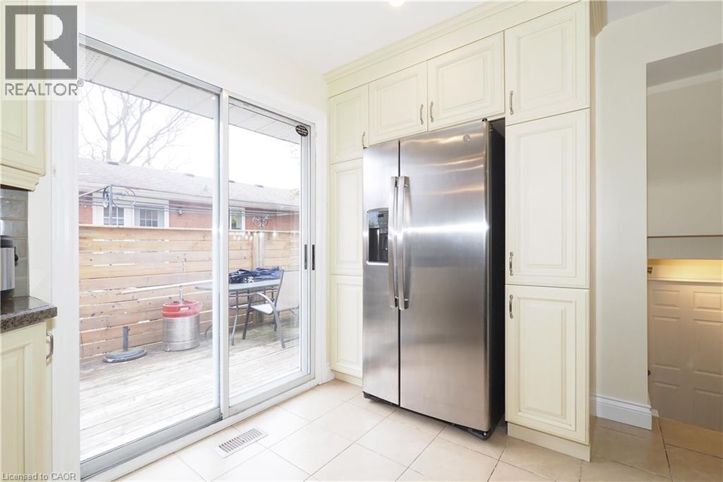 163 PINEGROVE Crescent, Waterloo, Ontario, N2L4T9 — Photo 24