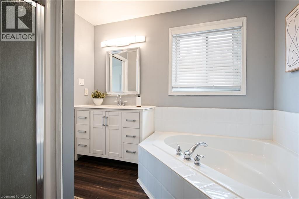 638 WINDFLOWER Crescent, Kitchener, Ontario, N2E3S9 — Photo 32