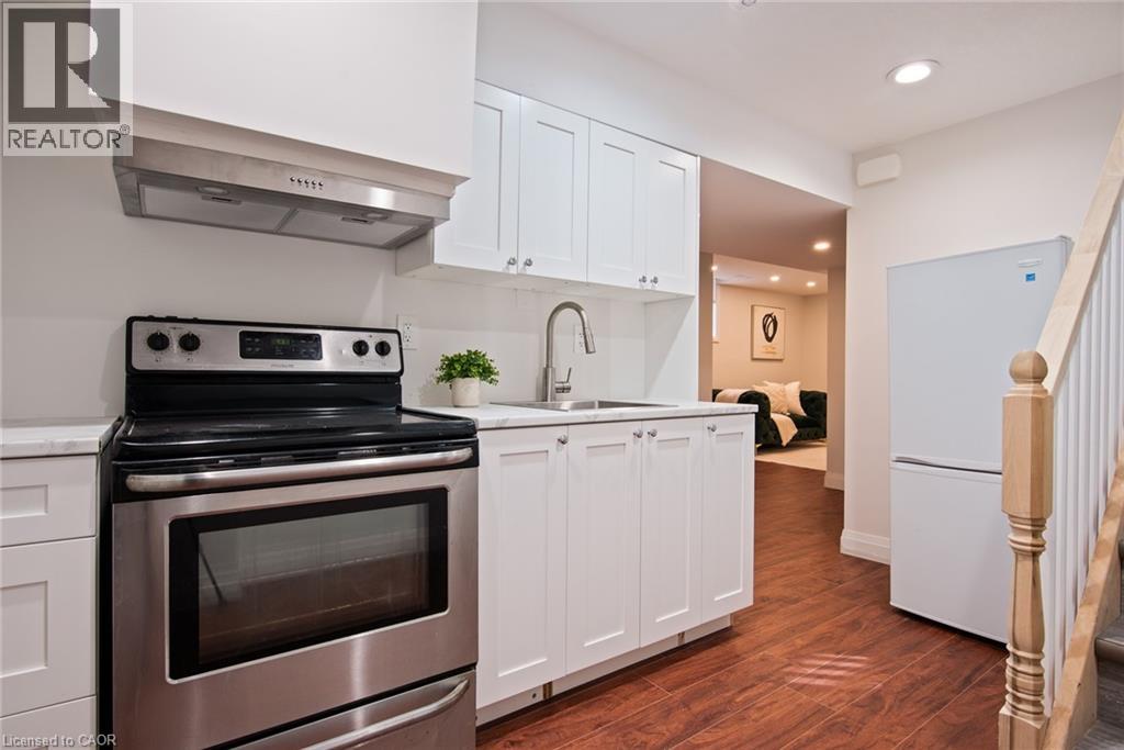 638 WINDFLOWER Crescent, Kitchener, Ontario, N2E3S9 — Photo 7