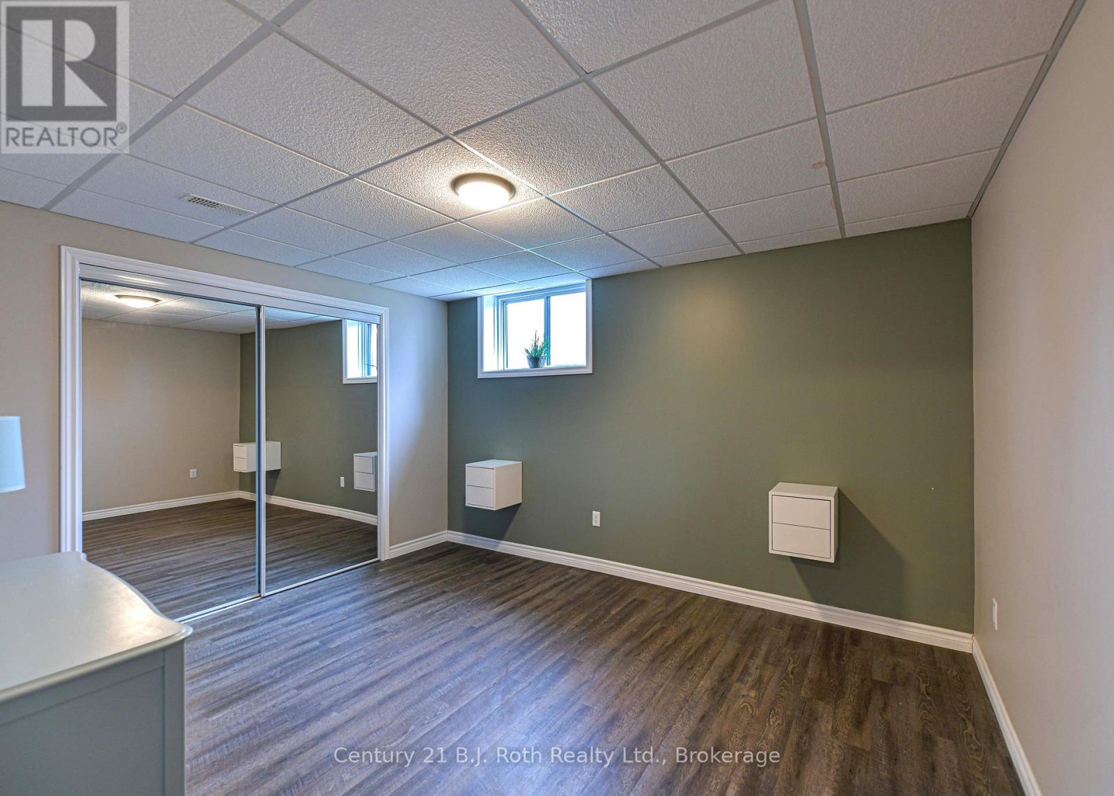 3577 PETER STREET - 31