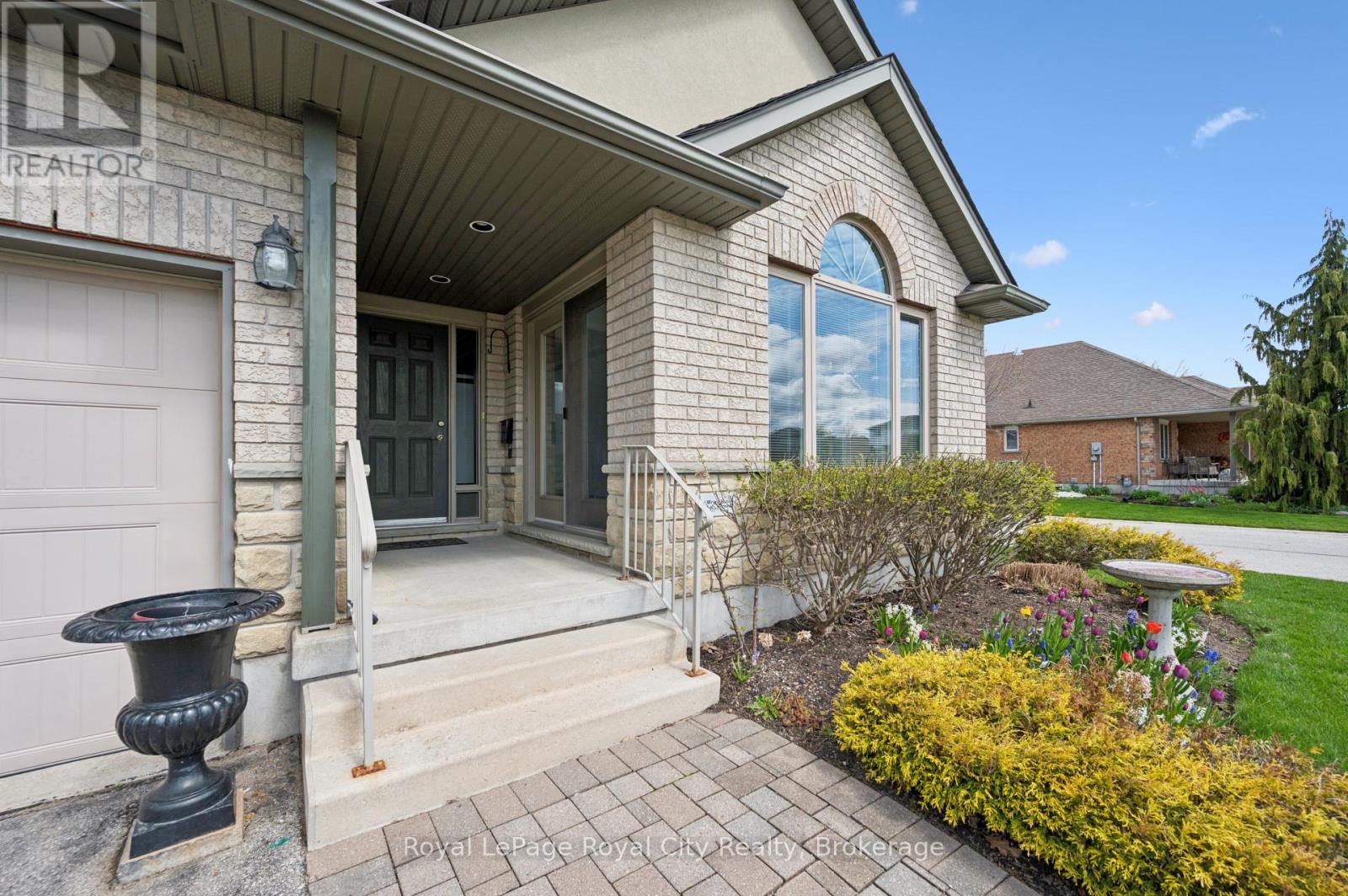 #19 27 ELKIN COURT - 3
