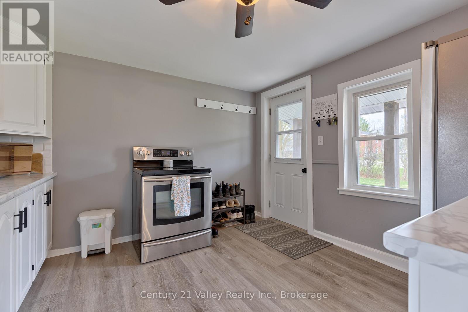 319 MARY AVENUE - 27