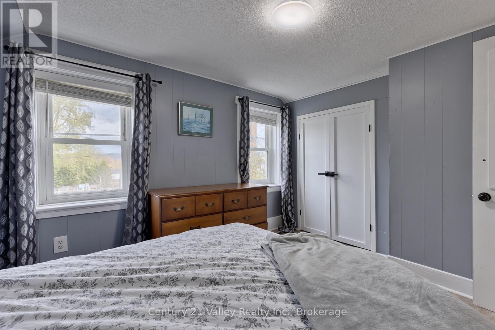 319 MARY AVENUE - 32
