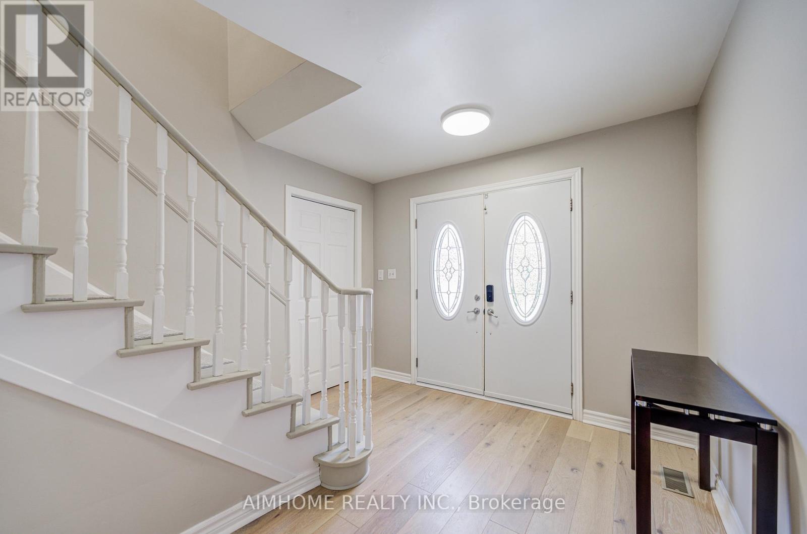 163 CHIPWOOD CRESCENT - 4