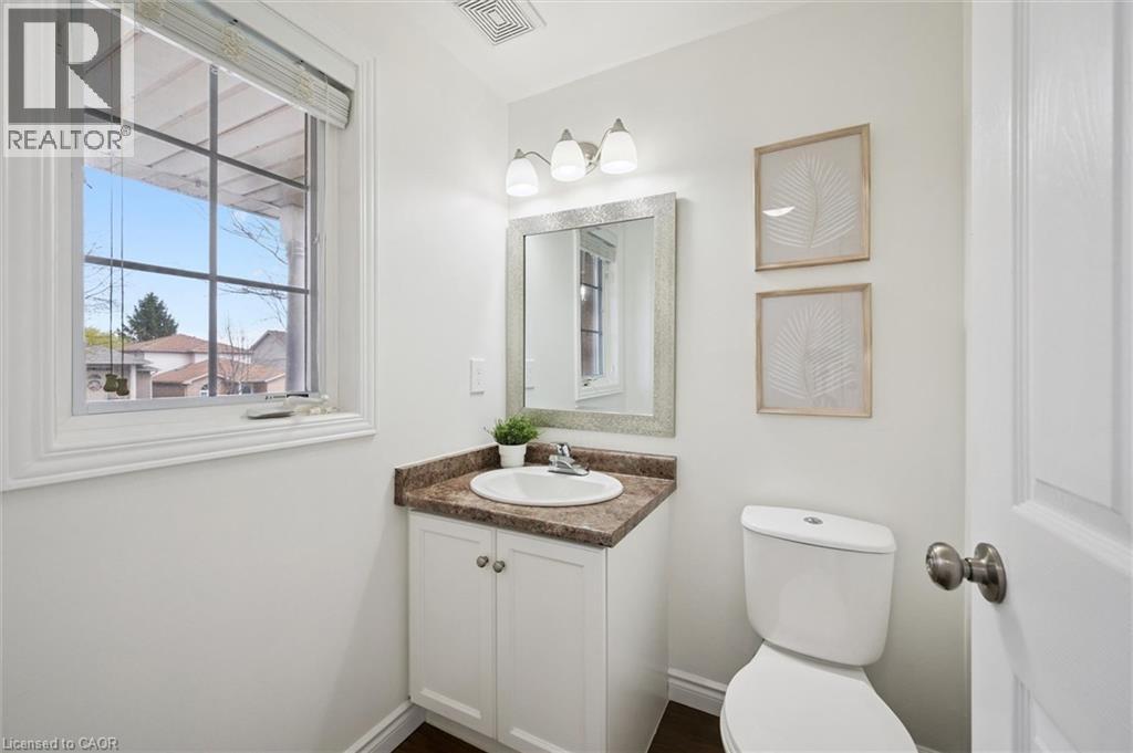 31 TISDALE Court, Kitchener, Ontario, N2A4H5 — Photo 5