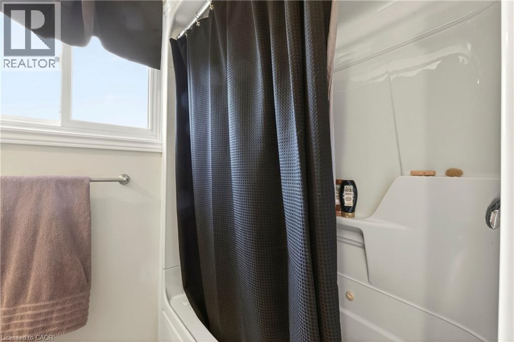 6 SEAGRAM Place, Hamilton, Ontario, L8T4H9 — Photo 3