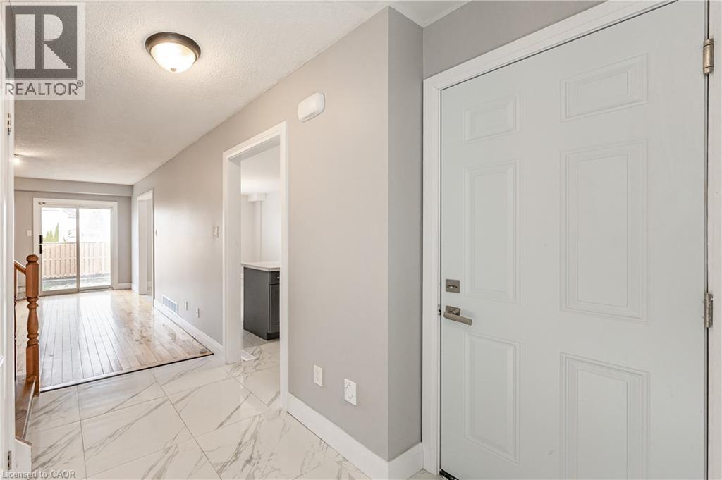 3 BENEMAR Court, Hamilton, Ontario, L8W2R1 — Photo 3