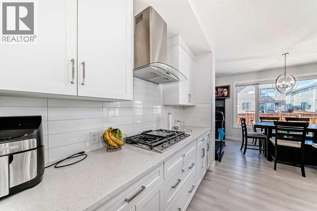 2004 Ravensdun Crescent SE - 10