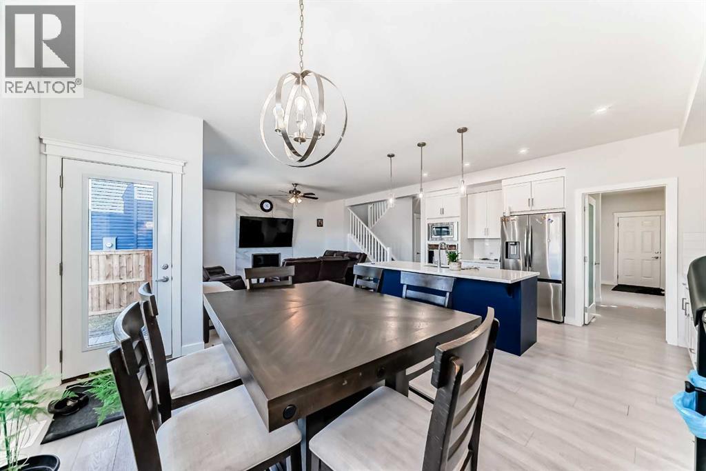 2004 Ravensdun Crescent SE - 14