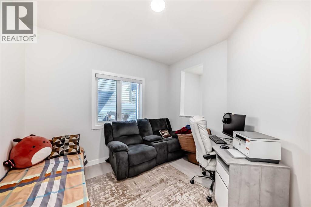 2004 Ravensdun Crescent SE - 16