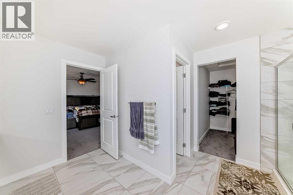 2004 Ravensdun Crescent SE - 23