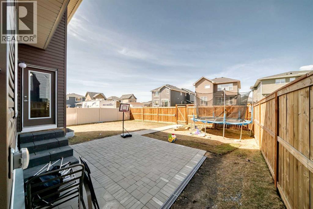 2004 Ravensdun Crescent SE - 38
