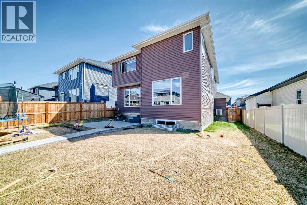 2004 Ravensdun Crescent SE - 41