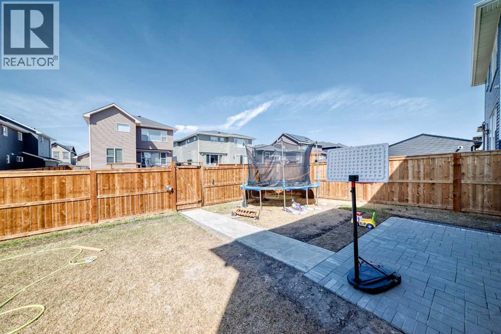 2004 Ravensdun Crescent SE - 42