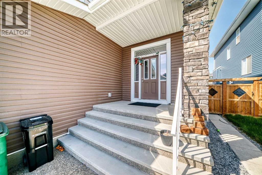 2004 Ravensdun Crescent SE - 5