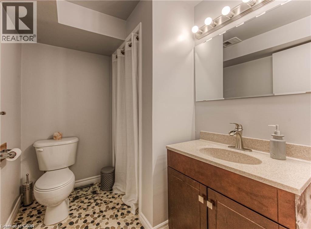 483 KINGSCOURT Drive Unit# A, Waterloo, Ontario, N2K2X9 — Photo 15