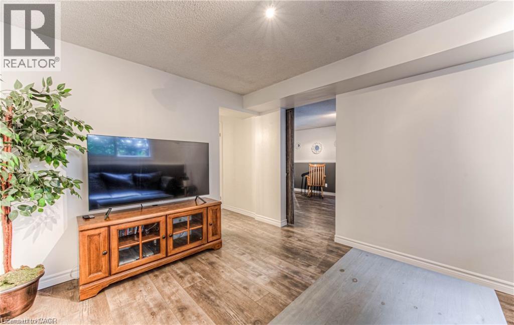 483 KINGSCOURT Drive Unit# A, Waterloo, Ontario, N2K2X9 — Photo 11