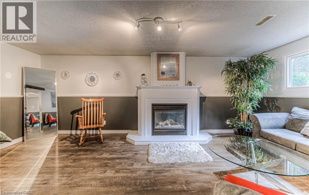 483 KINGSCOURT Drive Unit# A, Waterloo, Ontario, N2K2X9 — Photo 17