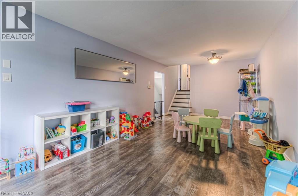 483 KINGSCOURT Drive Unit# A, Waterloo, Ontario, N2K2X9 — Photo 14