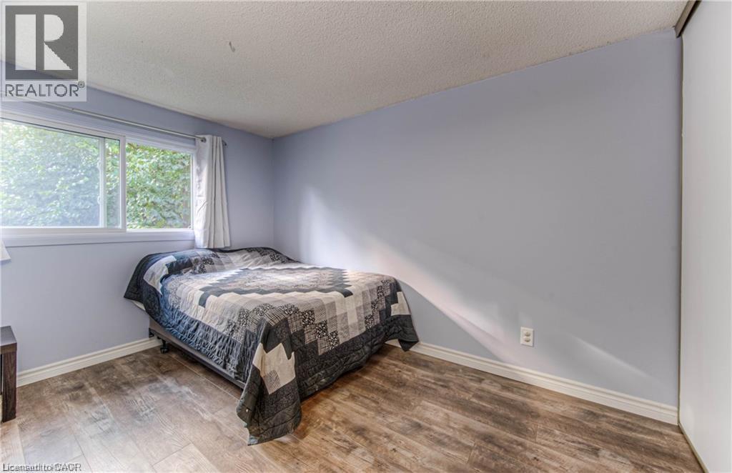 483 KINGSCOURT Drive Unit# A, Waterloo, Ontario, N2K2X9 — Photo 4