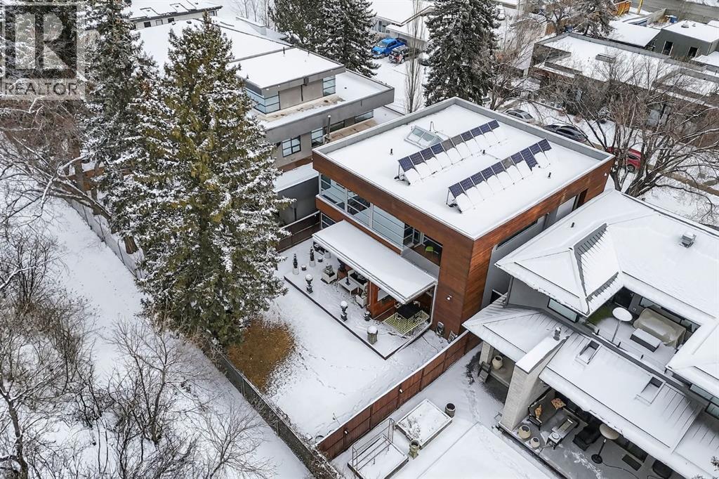 31 Windsor Crescent SW - 32