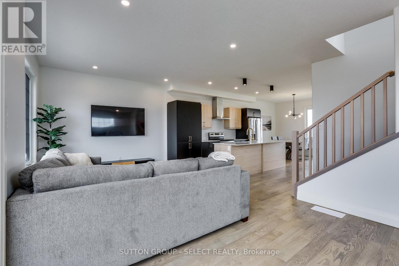 ##1 235 KENNINGTON WAY - 22