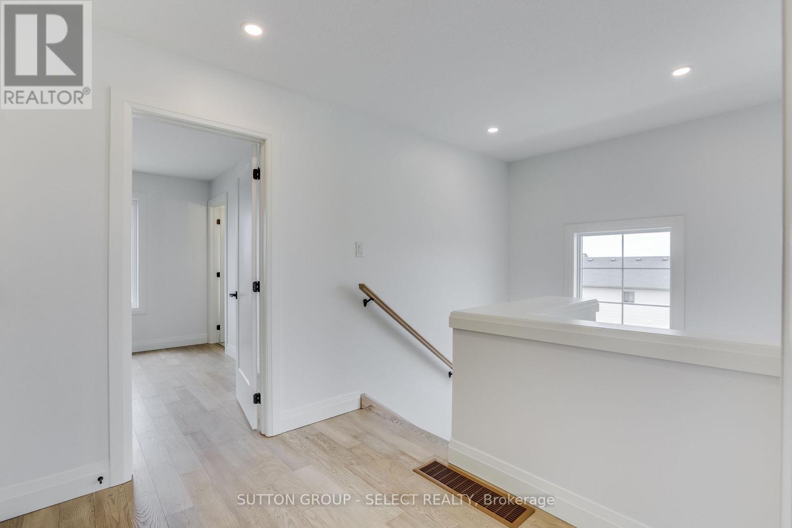 ##1 235 KENNINGTON WAY - 28