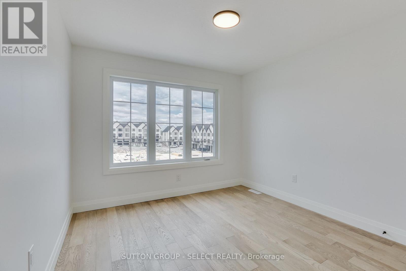 ##1 235 KENNINGTON WAY - 32
