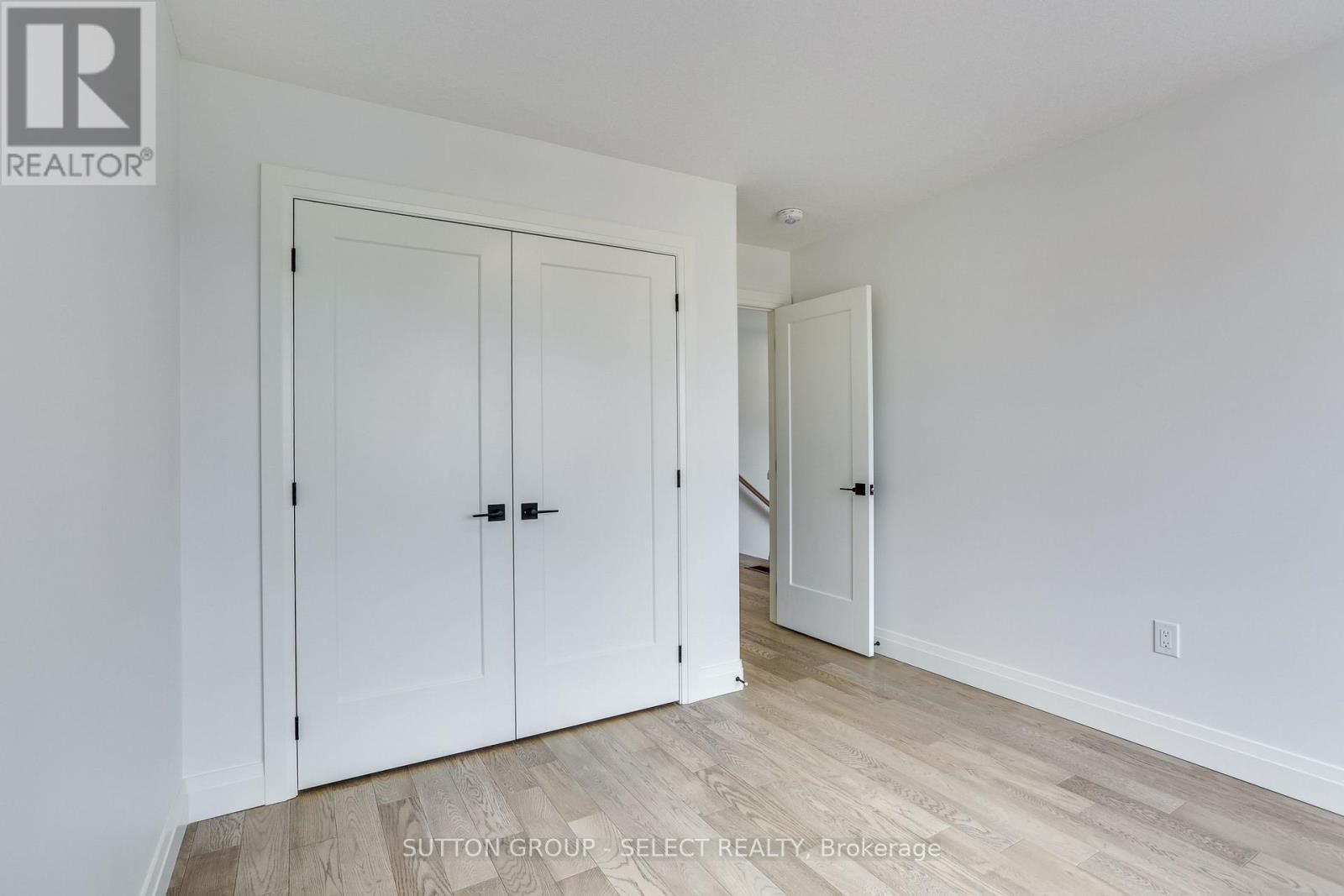 ##1 235 KENNINGTON WAY - 34