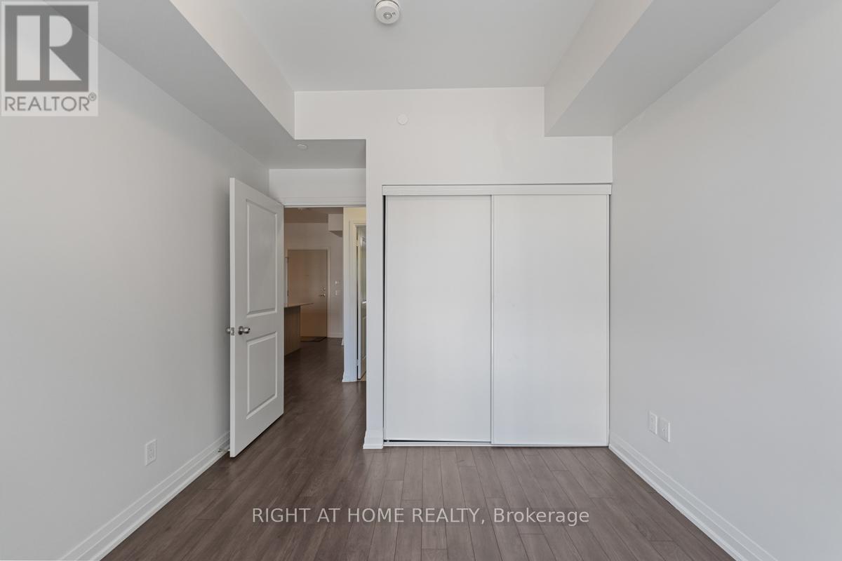 #312 10 MEADOWGLEN PLACE - 21