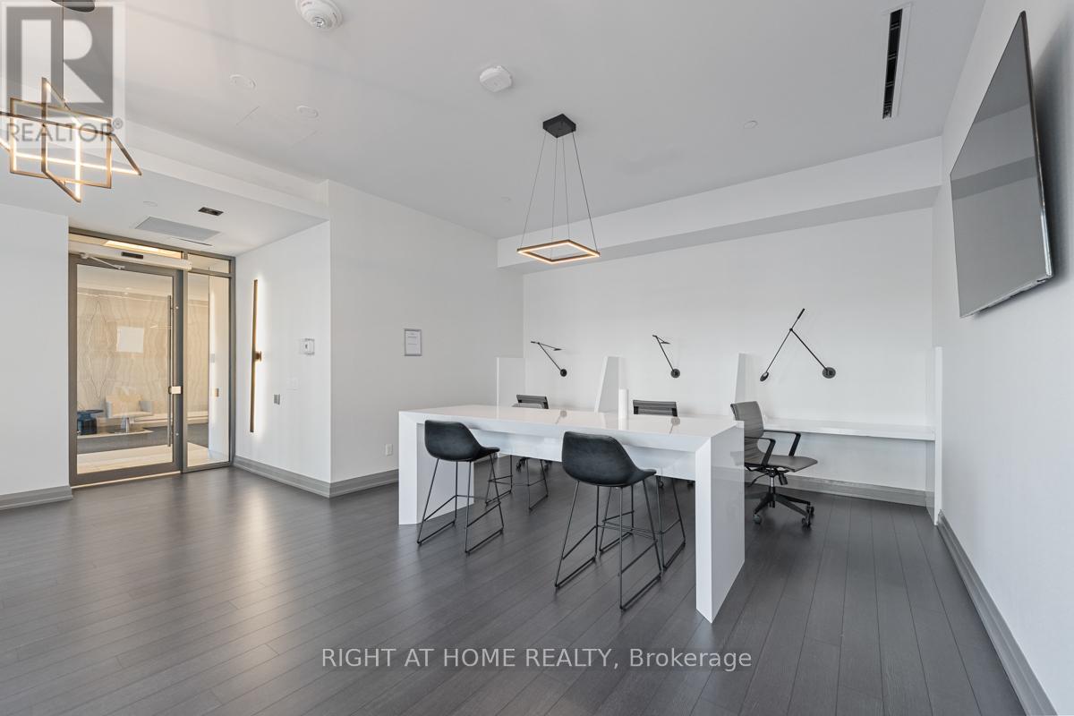 #312 10 MEADOWGLEN PLACE - 28