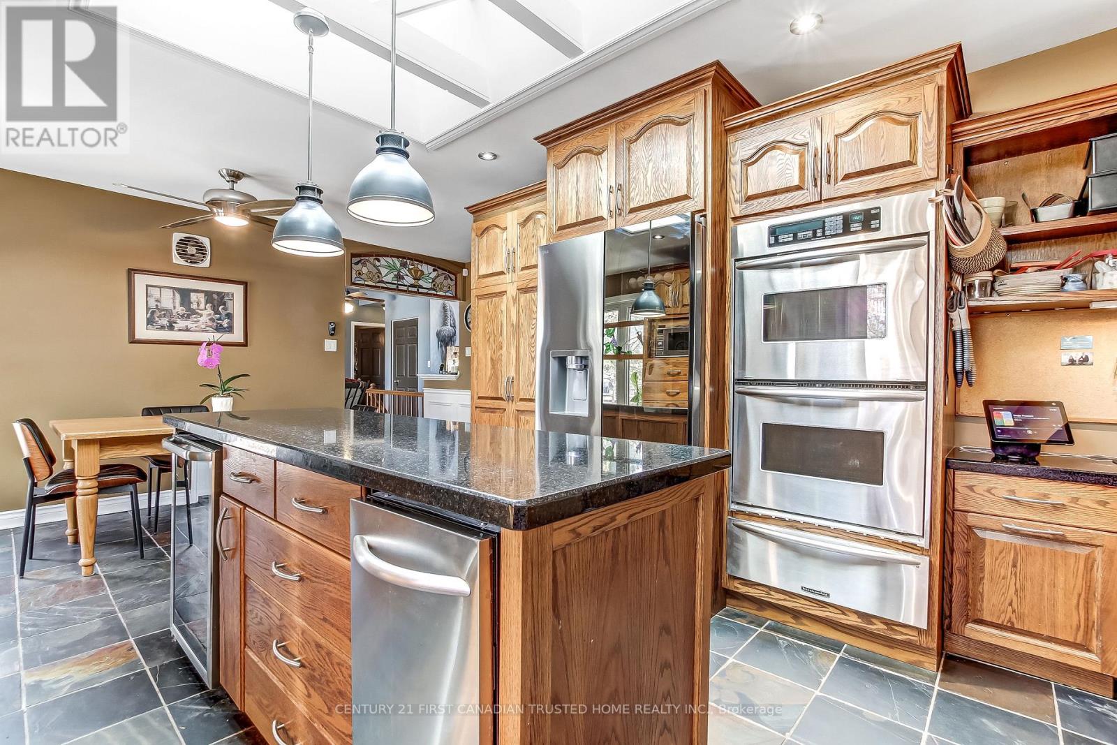 27 CROYDON DRIVE - 12