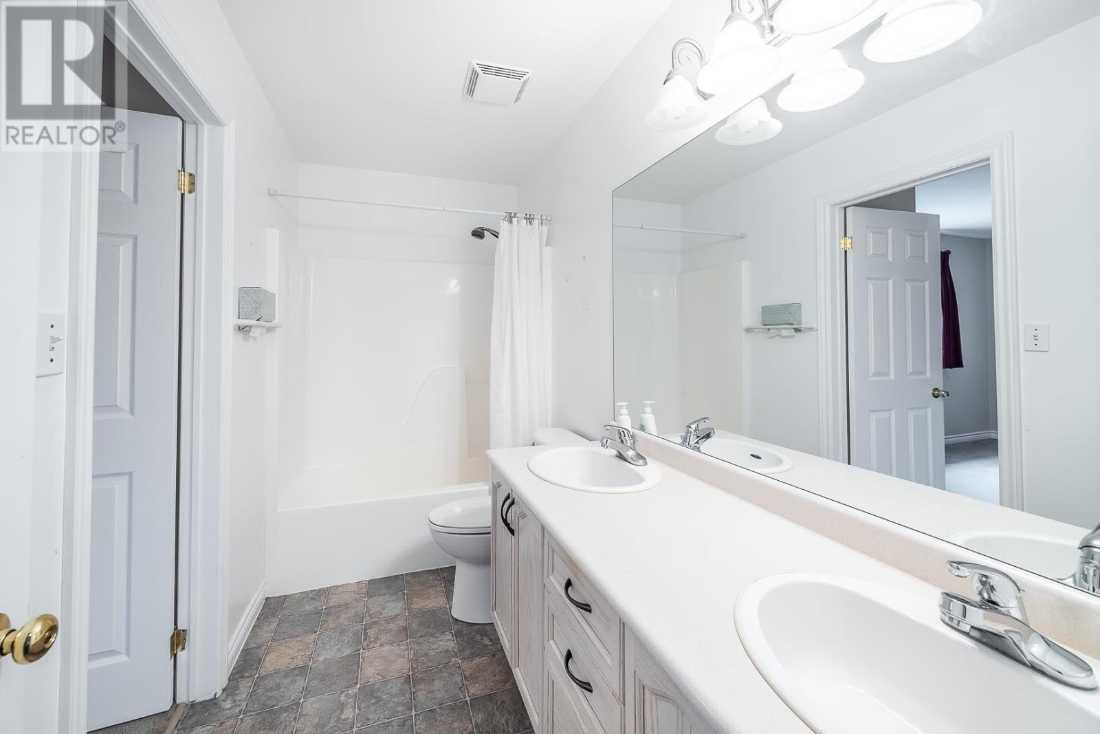 93 Queensgate BLVD, Sault Ste. Marie, Ontario, P6A6Y4 — Photo 8