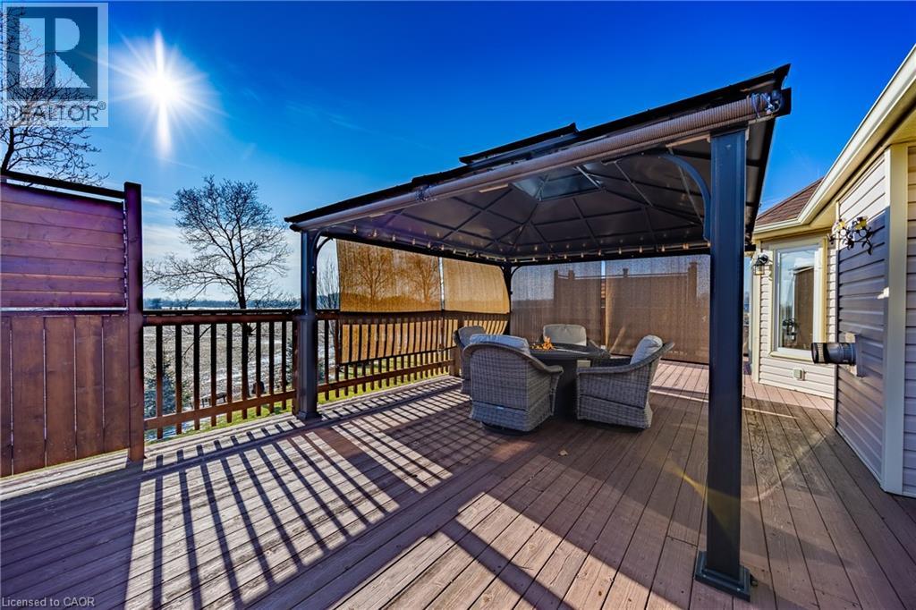 63 UPPER CANADA Drive - 9