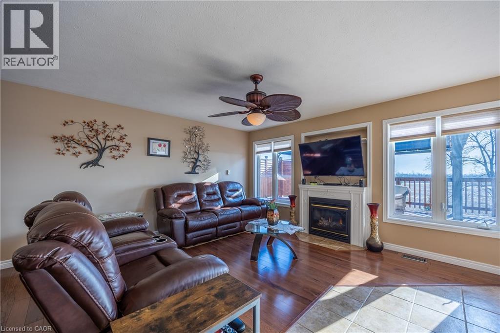 63 UPPER CANADA Drive - 4