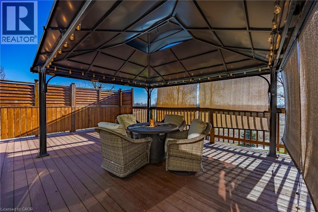 63 UPPER CANADA Drive - 40