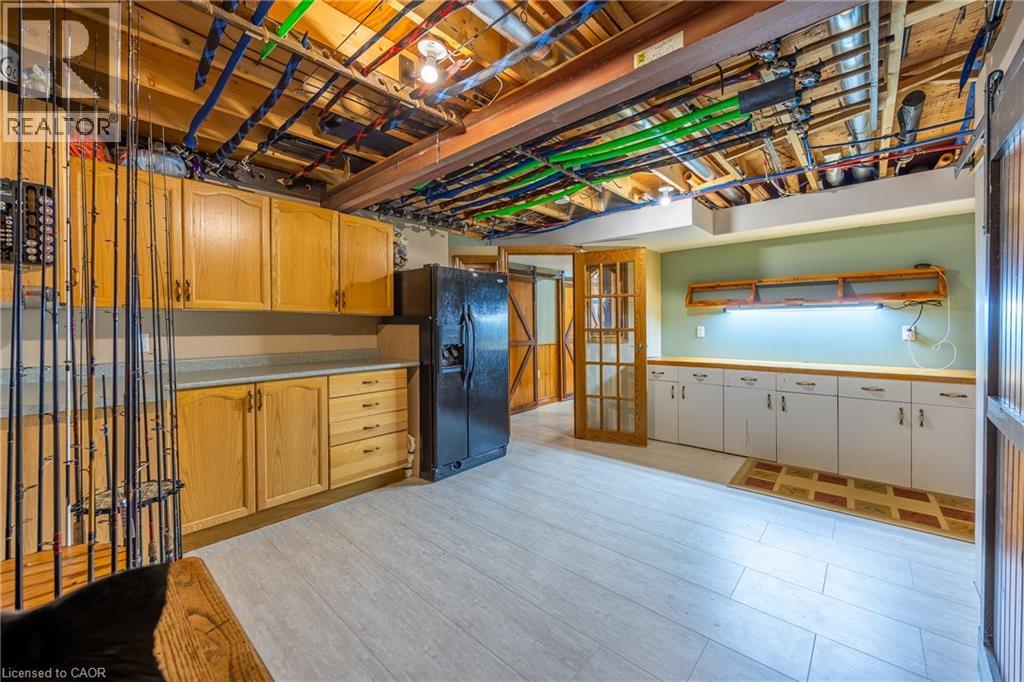 63 UPPER CANADA Drive - 30